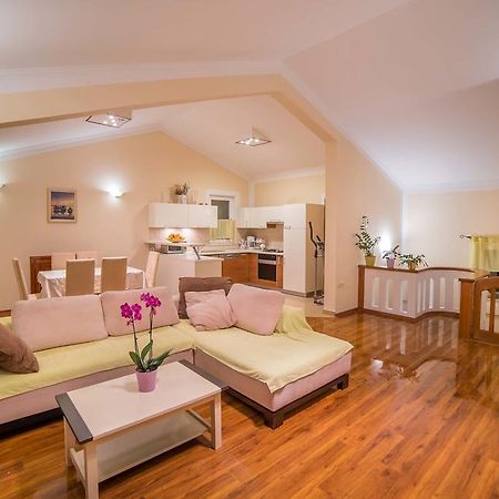 Barbat na Rabu Captain'S Apartment מראה חיצוני תמונה