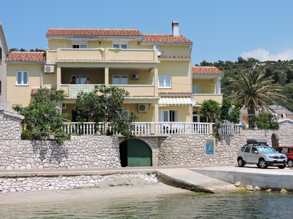 Barbat na Rabu Captain'S Apartment מראה חיצוני תמונה