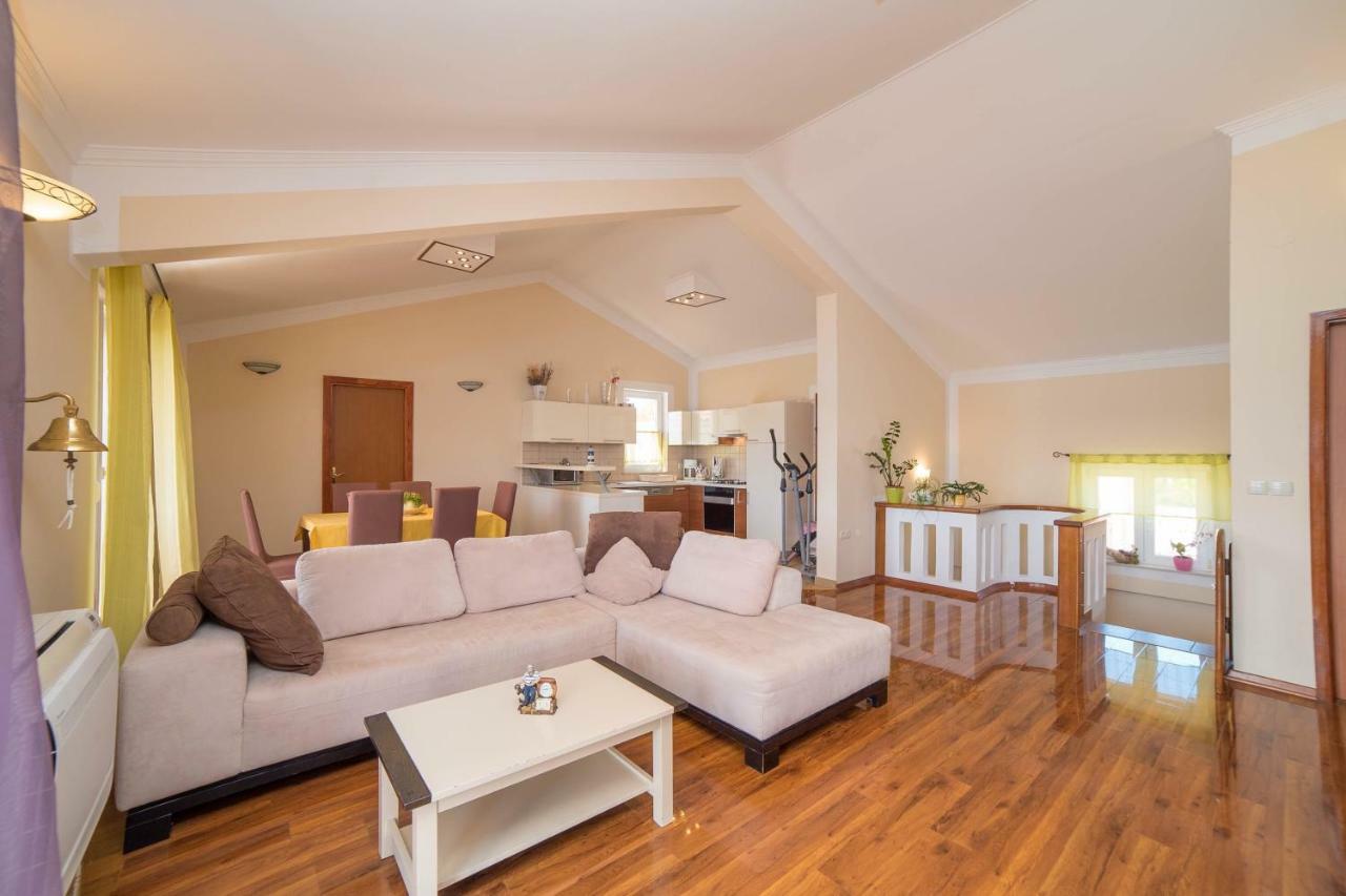 Barbat na Rabu Captain'S Apartment מראה חיצוני תמונה