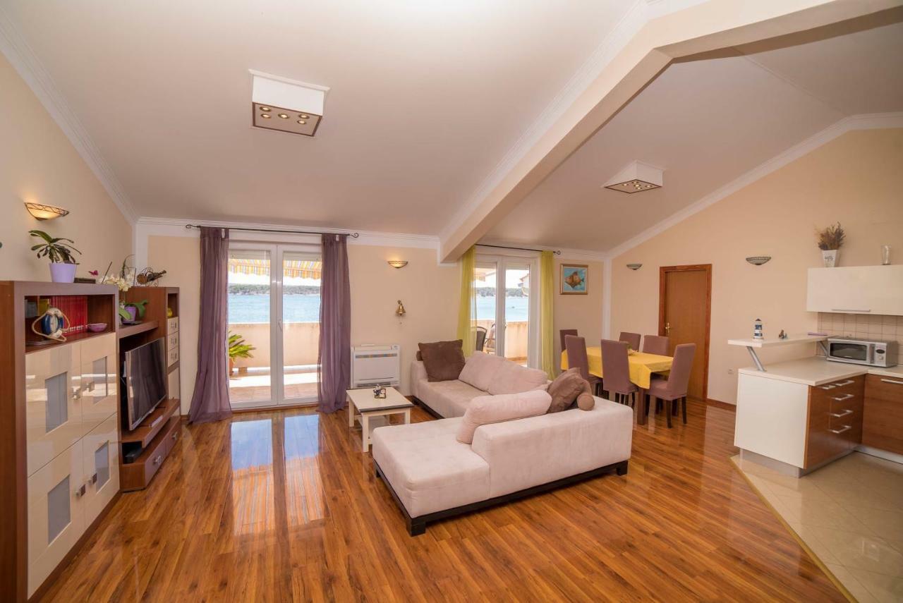 Barbat na Rabu Captain'S Apartment מראה חיצוני תמונה