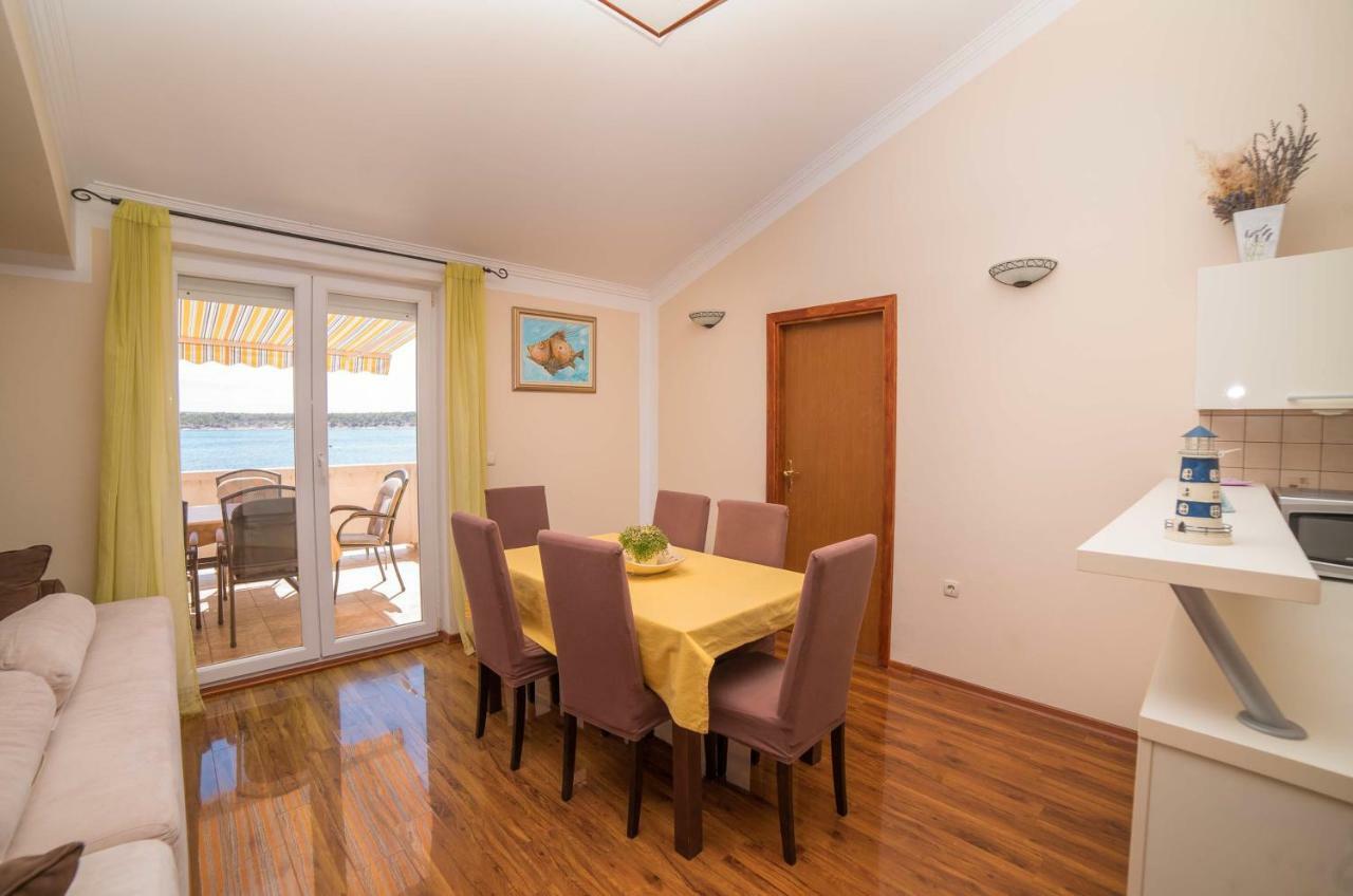 Barbat na Rabu Captain'S Apartment מראה חיצוני תמונה
